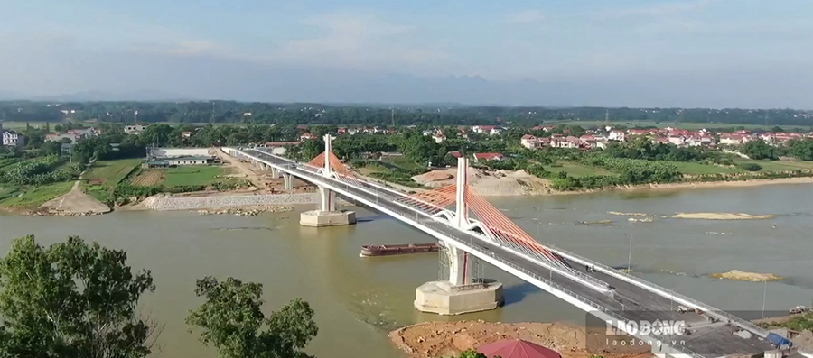 Cau Vinh Phu qua song lo